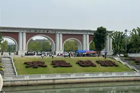 浙江大学迎来2024级本科新生入学，05、06后登场，开启崭新大学生活图片