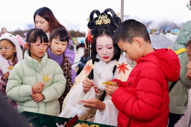 秋假期间西岭雪山“教育+文旅”玩法火出圈