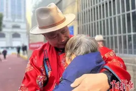 “让我当你的额吉好不好？”一句“国家的孩子”，内蒙古将三千孤儿抚养长大图片