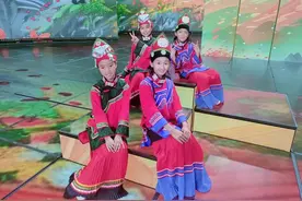 大凉山彝家“小花”亮相央视六一晚会：她们从田埂唱到全国舞台，曾登上春晚图片