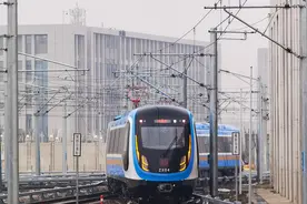 郑许市域铁路试运行，“双城记”迈向“一家亲”图片