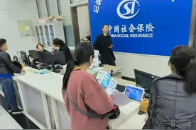 钟山区新生儿出生“一件事”：从“来回跑”到“床边办”的暖心变革图片