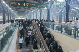 【护航冰雪季】正月初六哈铁迎来返程高峰，加开北上广等方向临客138列图片