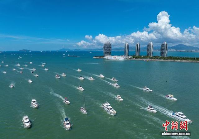国庆假期三亚游艇出海游受青睐