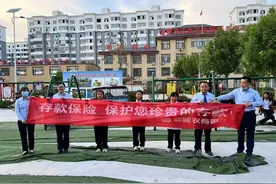 郓城农商银行随官屯支行:  五一 社区便民服务暖人心图片