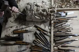 刀耕不辍 父子传承傩面具雕刻技艺图片