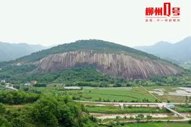 壮观！号称“天下第一石”，宛如瀑布！这块巨石和刘三姐有关？图片