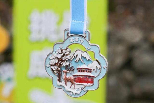 雪山、温泉、潮玩、美食……第12届宝山冰雪温泉嘉年华开幕