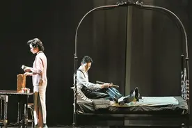萧敬腾在《胭脂扣》舞台上“修行”图片