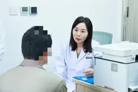 男子长期酗酒，情绪阴晴不定，专家“心身同治”疗愈“酒精依赖”患者图片