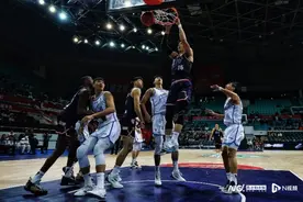 周琦大两双助广东宏远险胜北控，广州龙狮主场轻取宁波图片