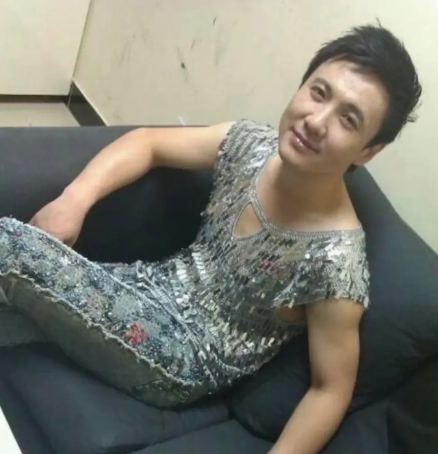 演员沈腾的QQ空间被盗？大量早期照片曝光！官方回应：鹅什么也不知道，反正腾哥的身材很曼妙