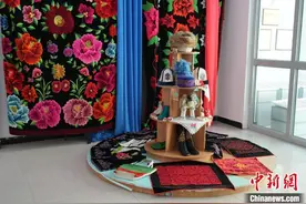 （铸牢共同体 中华一家亲）新疆柯尔克孜族刺绣：马背上“绣”出游牧风情图片