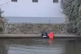 两“熊孩子”翻栏杆不慎落水，上海民警走亲戚时听见呼喊及时施救图片