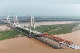 兰原高速黄河特大桥副桥架设完成图片
