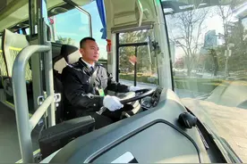 绿色智能高效便捷 石家庄公交为乘客提供更加舒适的乘车环境图片