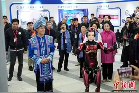 机器人成广西千年歌圩“显眼包”图片