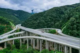 云南临沧临翔至清水河高速公路全线通车 1.5小时畅达中缅边境图片