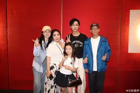 45岁女星董璇与新婚丈夫张维伊因留宿问题争吵，倪萍直言：如果觉得有女儿不方便，那就不该结婚图片