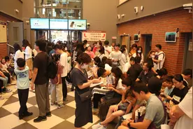 高考完“马不停蹄”赶往医院，“摘镜”医美等迎年度就诊高峰，也有不少被劝退图片