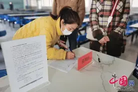 铁岭招工“沉浸式”：大客接进厂，参观流水线图片