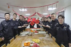 北京警营过除夕，视频传真情图片