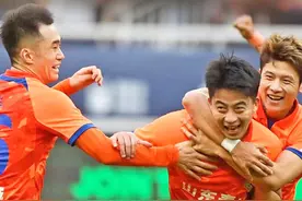 泰山队迎来中超大结局：告别情真意切，精彩未完待续图片