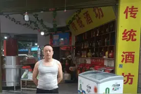 万元正能量奖励！岳阳大叔泸州跳江勇救落水男童：和孩子家人成了朋友图片
