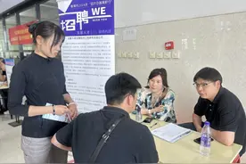 蚌埠市 2025 年 “招才引智高校行” 走进安徽科技学院 30 家企业携 618 个岗位揽才图片