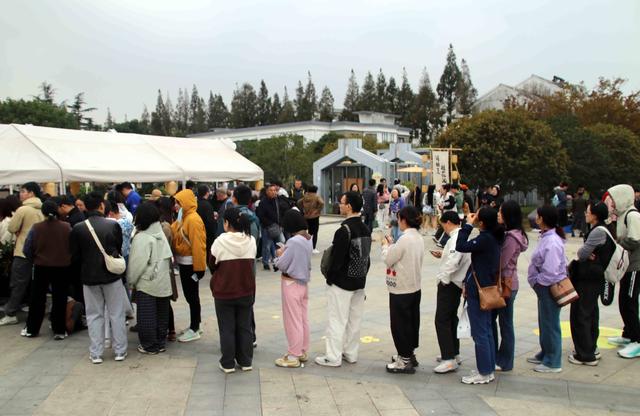 江苏苏州：桂花市集人气足