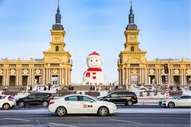 不少年轻人选择洗浴跨年，热门冰雪航线机票价格上涨近三成图片