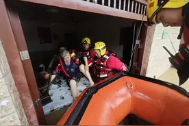 暴雨袭击重庆，“3名男子钓鱼时被水冲走”图片
