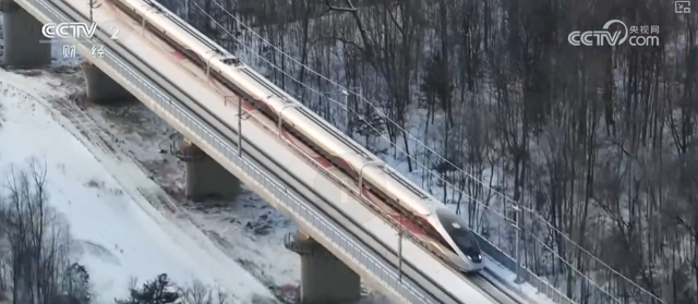 从“观赏”到“玩转” 冰雪消费新趋势、新亮点持续拓展冬季消费新空间