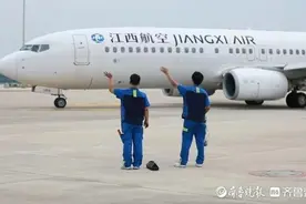 微纪录·草根力量|“飞机拜拜员”到底是啥？引得千万网友想应聘图片