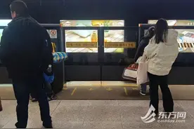 “先下后上”，上海这张名片正在被忘记？记者实探地铁早高峰图片