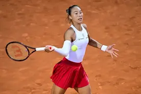 7次交锋首胜萨巴伦卡！郑钦文，晋级！图片