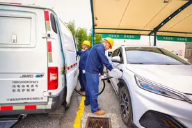 国庆期间，新能源车移动“充电宝”在杭州高速上线图片