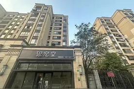 宠物殡葬店开到小区门口引争议，“店铺招牌已拆”图片
