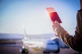 “全程网办、延时服务” 出入境办证高峰指南请查收图片