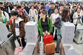 应对今天返程客流高峰，铁路部门单日运力投放创历史新高图片