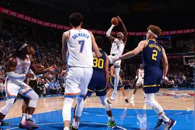 SGA38+5+5库里空砍34分 雷霆加时险胜勇士图片