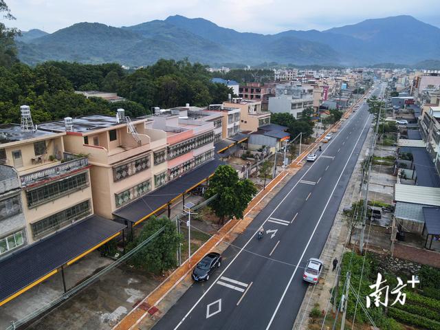 划出“10米清拆线”，整治走心更走实丨擦亮城市“窗口” 力争进“门”见美③