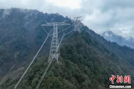 “金上至湖北特高压工程”四川牛背山段全线贯通图片