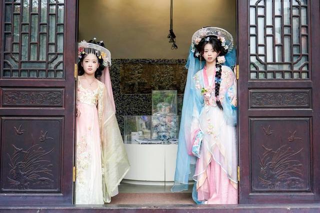 羊楼洞古镇：茶香古韵迎客来，服务添彩乐不停