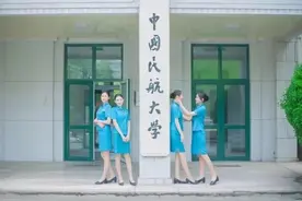 空姐学历逐步升级：中国民航大学等明年停招专科层次空乘图片