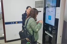 智能签注机24小时“不打烊”，办理港澳签注“随签随用”图片