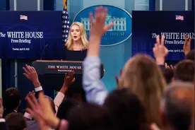 MAGA新旗手 卡罗琳·莱维特上位记