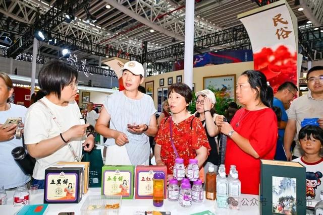 聚焦第七届山西文博会丨大美长治精彩亮相：36家企业携700余种特色产品参展