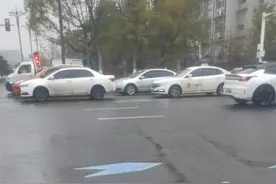 电动车、电动自行车驾驶人注意！在长沙看到这条蓝线，你知道怎么行驶吗？图片