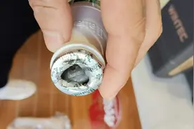 【热线·现场】莆田：娃哈哈AD钙奶喝出不明棉絮物？！啥情况图片